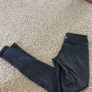 Lululemon wunder under leggings. Size 4. Patterned.